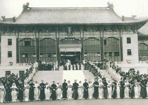 1935年上海的集体婚礼。（图源：澎湃新闻）